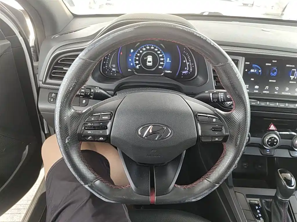 Hyundai Elantra 2019 — фото 11