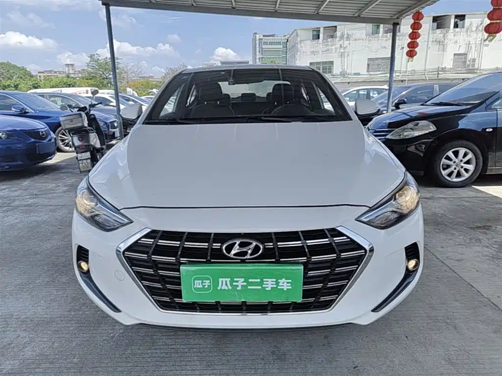 Hyundai Elantra 2019 — фото 3
