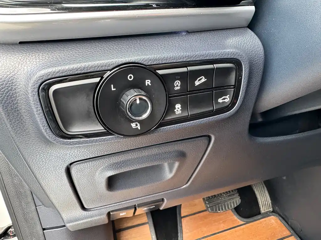 GAC Motor Trumpchi M8 2021 — фото 20