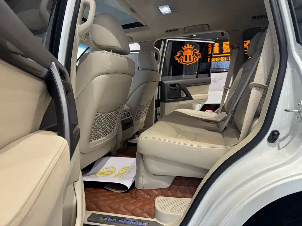 Toyota Land Cruiser 2020 — фото 10