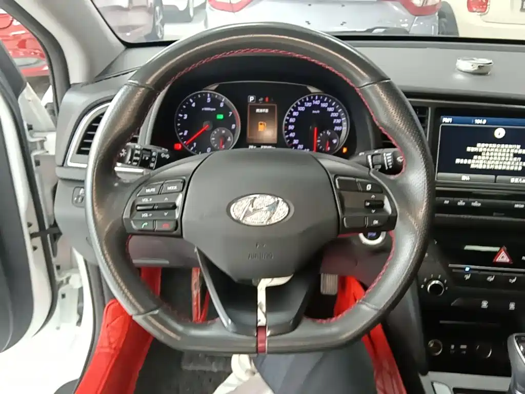 Hyundai Elantra 2018 — фото 11