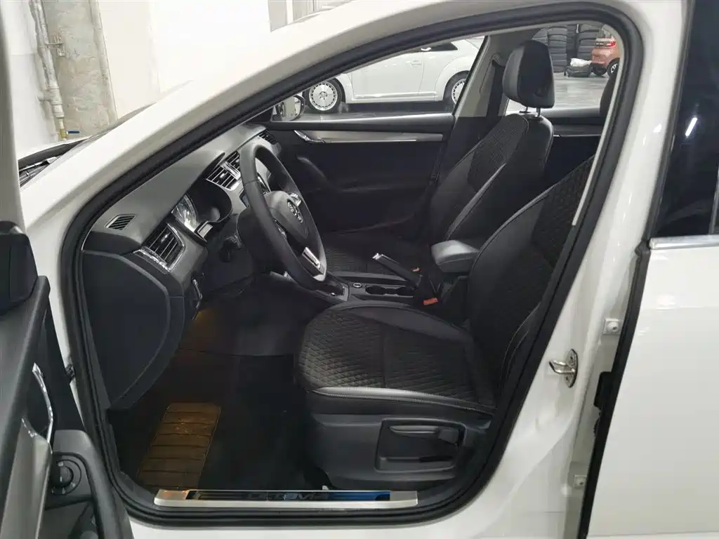Skoda Octavia 2020 — фото 10