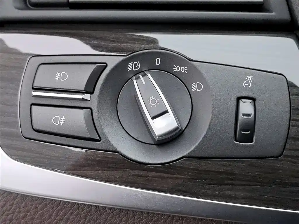BMW 5 Series 2014 — фото 21