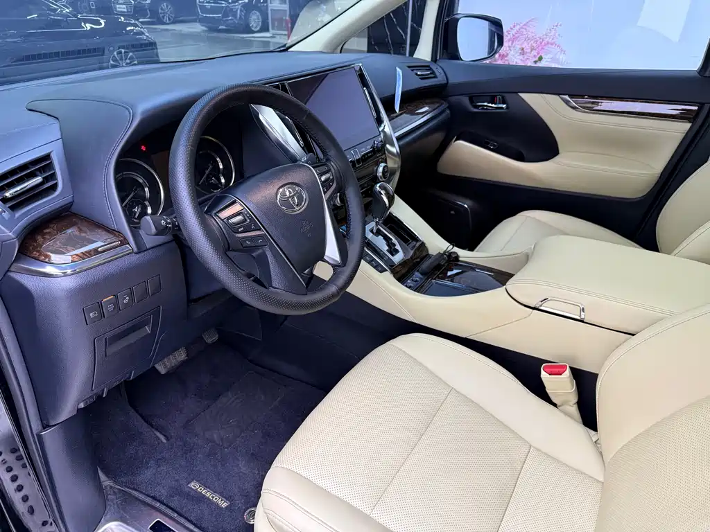 Toyota Alphard 2022 — фото 13