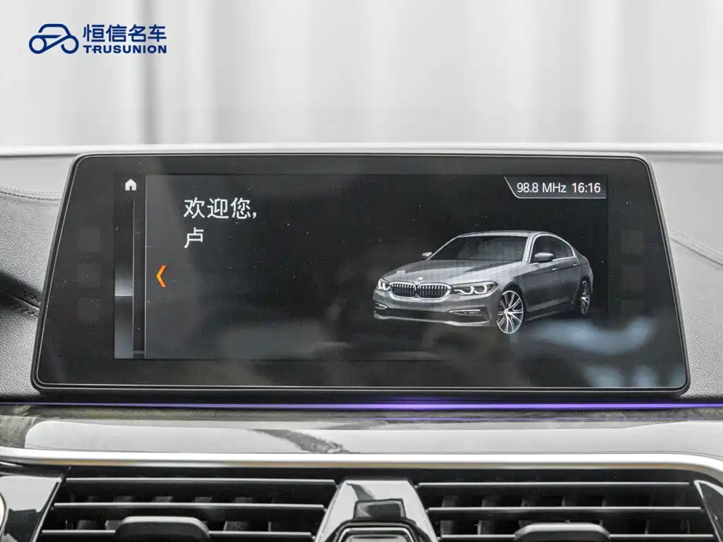BMW 5 Series 2018 — фото 17