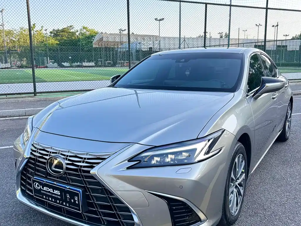 Lexus ES 2025