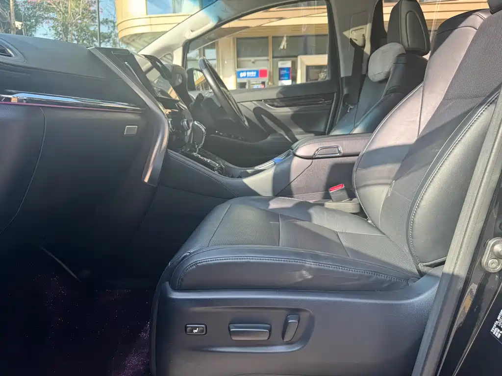 Toyota Vellfire 2018 — фото 10