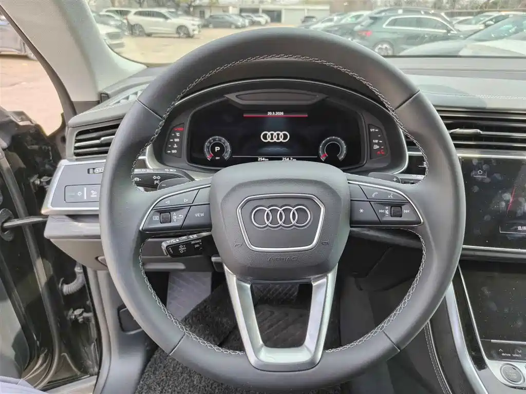 Audi Q8 2025 — фото 10