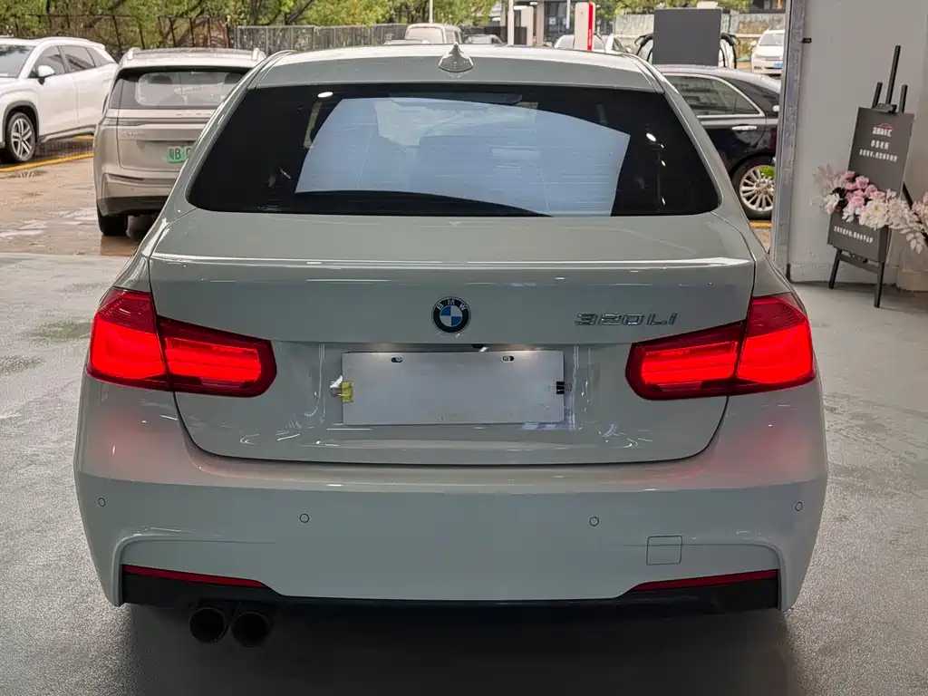 BMW 3 Series 2018 — фото 5