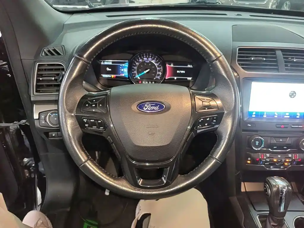 Ford Explorer 2019 — фото 11