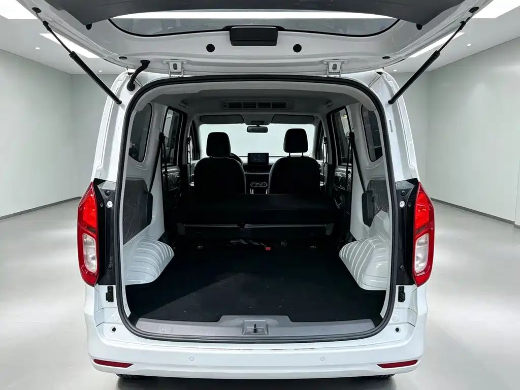 Wuling Hongguang New Energy 2025