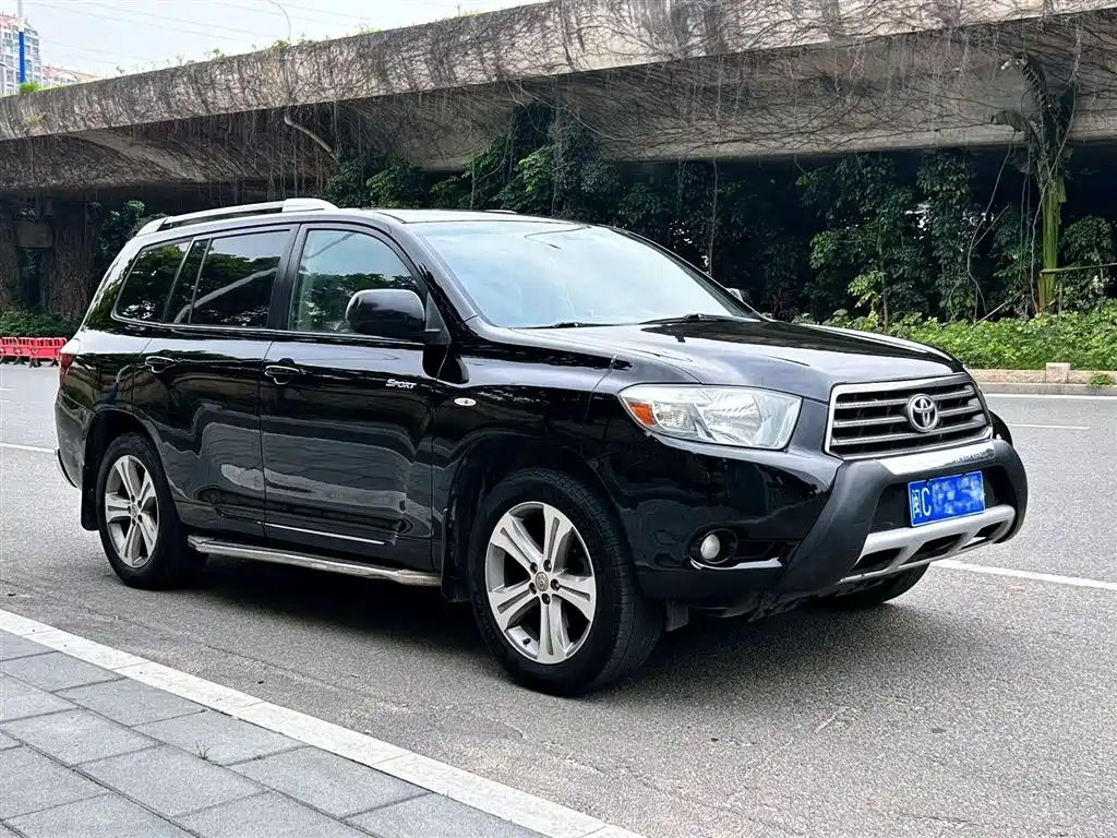 Toyota Highlander 2010 — фото 3
