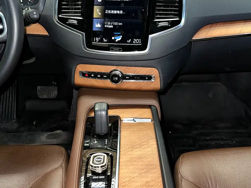 Volvo XC90 2021 — фото 11