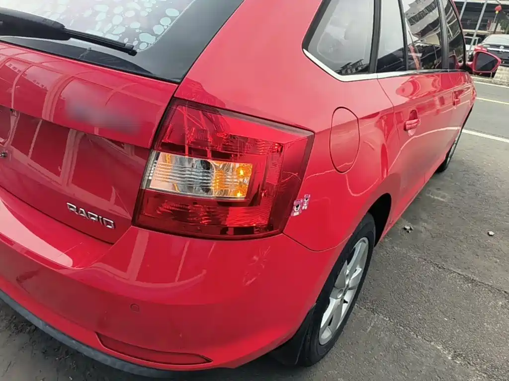 Skoda Rapid Spaceback 2016 — фото 8