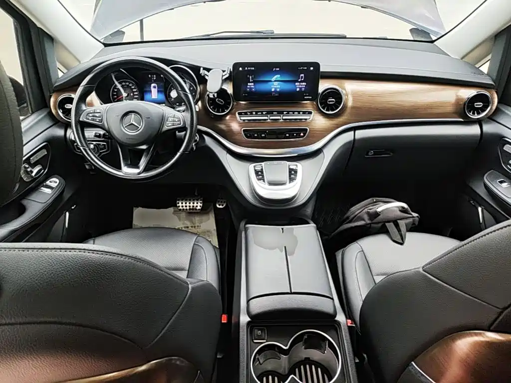 Mercedes-Benz V-Class 2022 — фото 10
