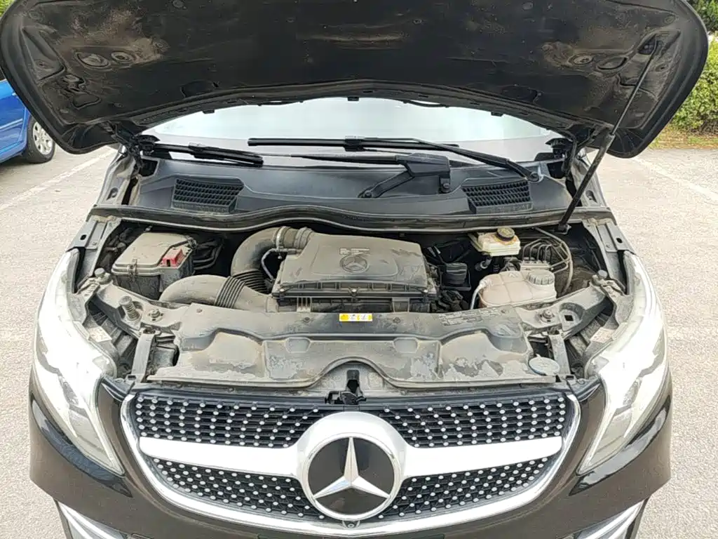 Mercedes-Benz V-Class 2022 — фото 20