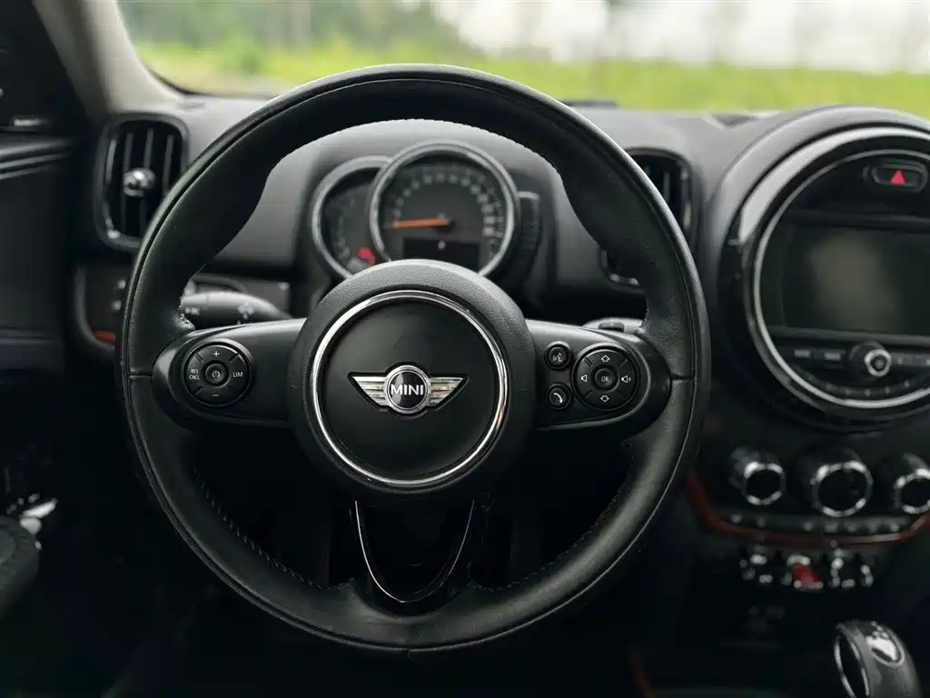 MINI Countryman 2017 — фото 13