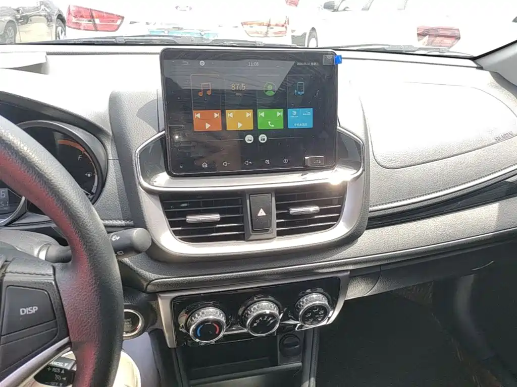 Toyota Yaris L 2020 — фото 13