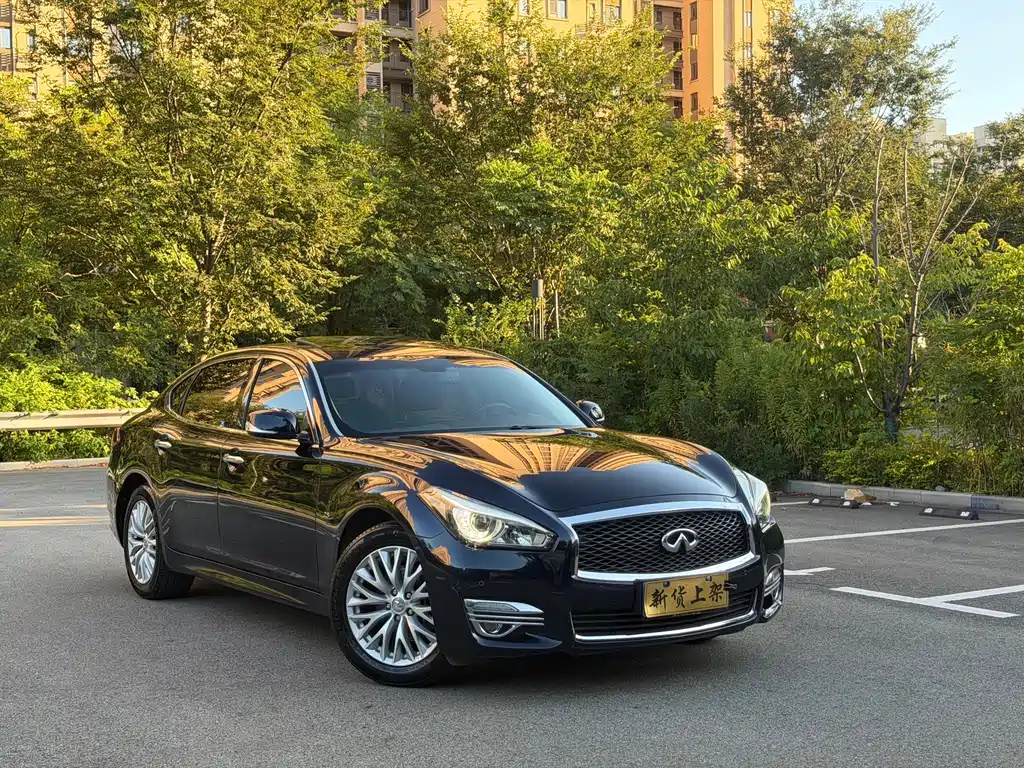 Infiniti Q70 2016 — фото 3