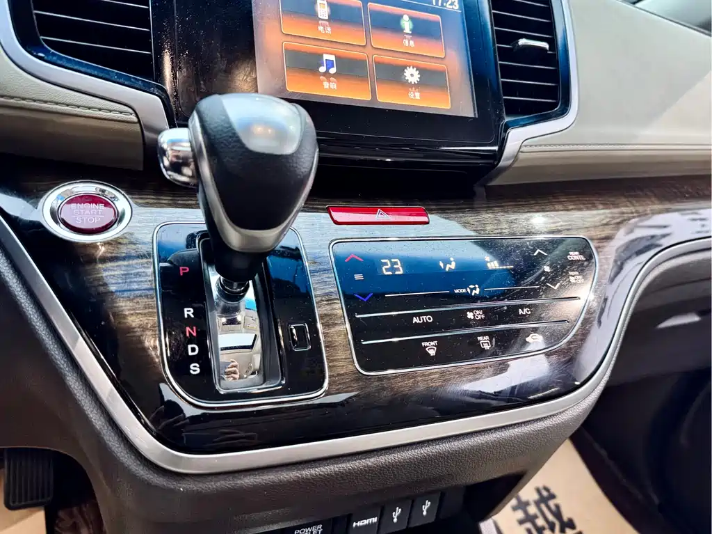 Honda Odyssey 2018 — фото 16