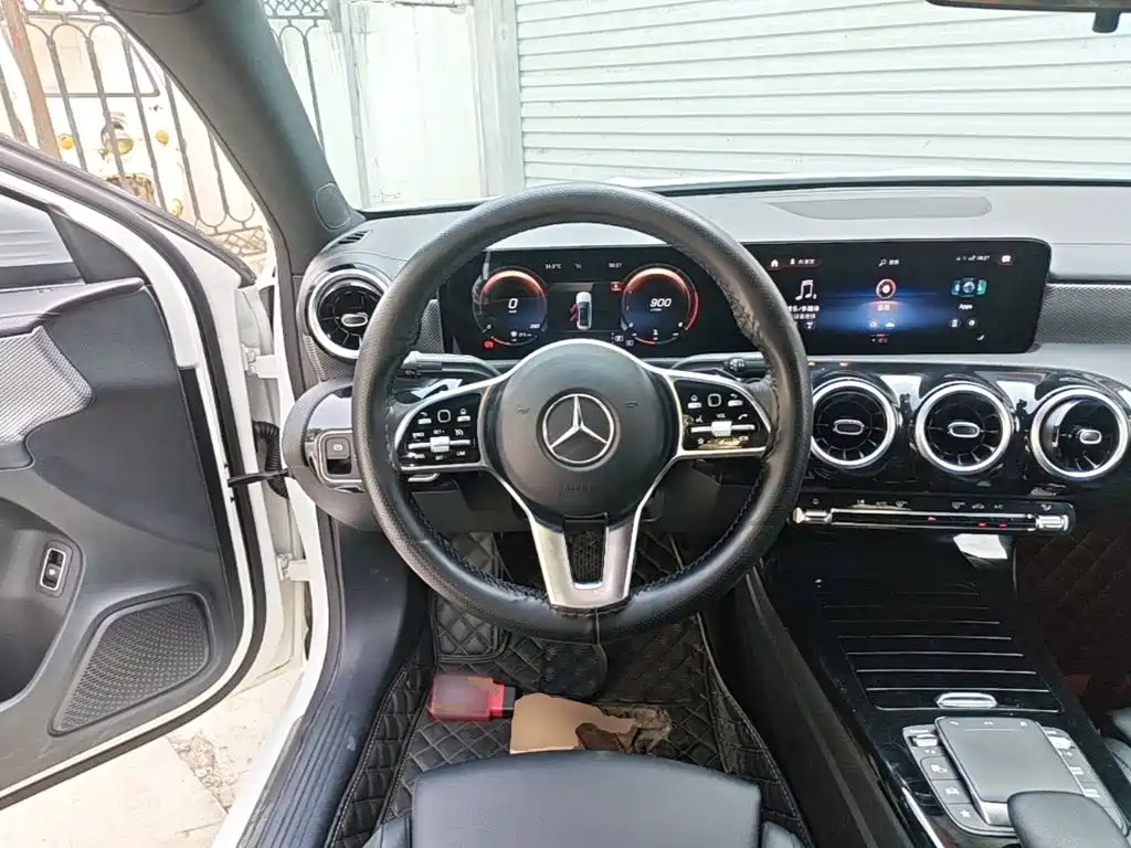 Mercedes-Benz A-Class 2021 — фото 11