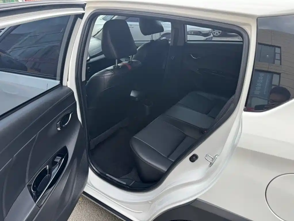Toyota Yaris L 2022