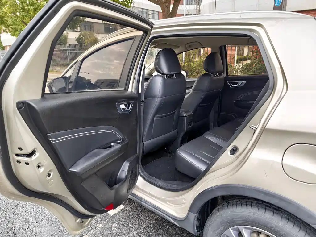 Geely Vision X3 2020 — фото 20