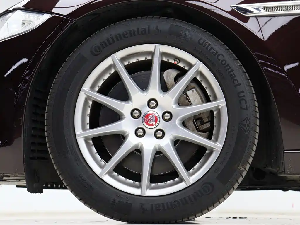 Jaguar XJ 2014 — фото 34