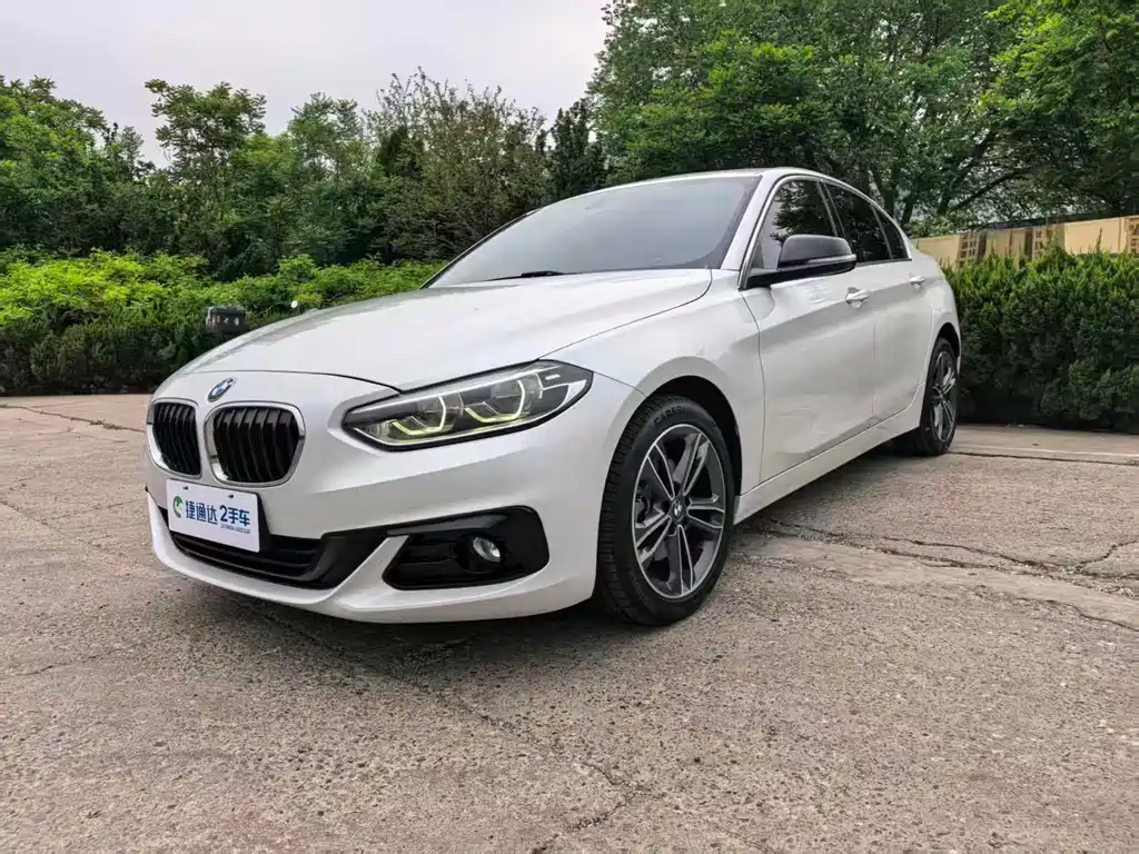 BMW 1 Series 2019 — фото 1