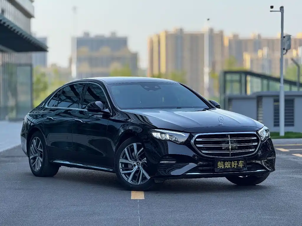 Mercedes-Benz E-Class 2025 — фото 3