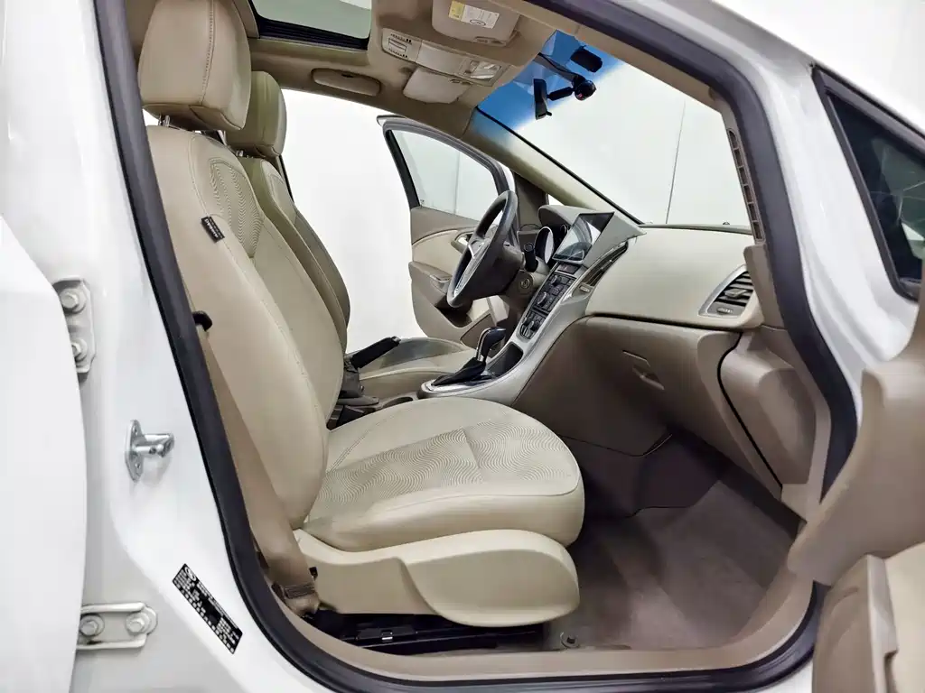 Buick Excelle 2014 — фото 14