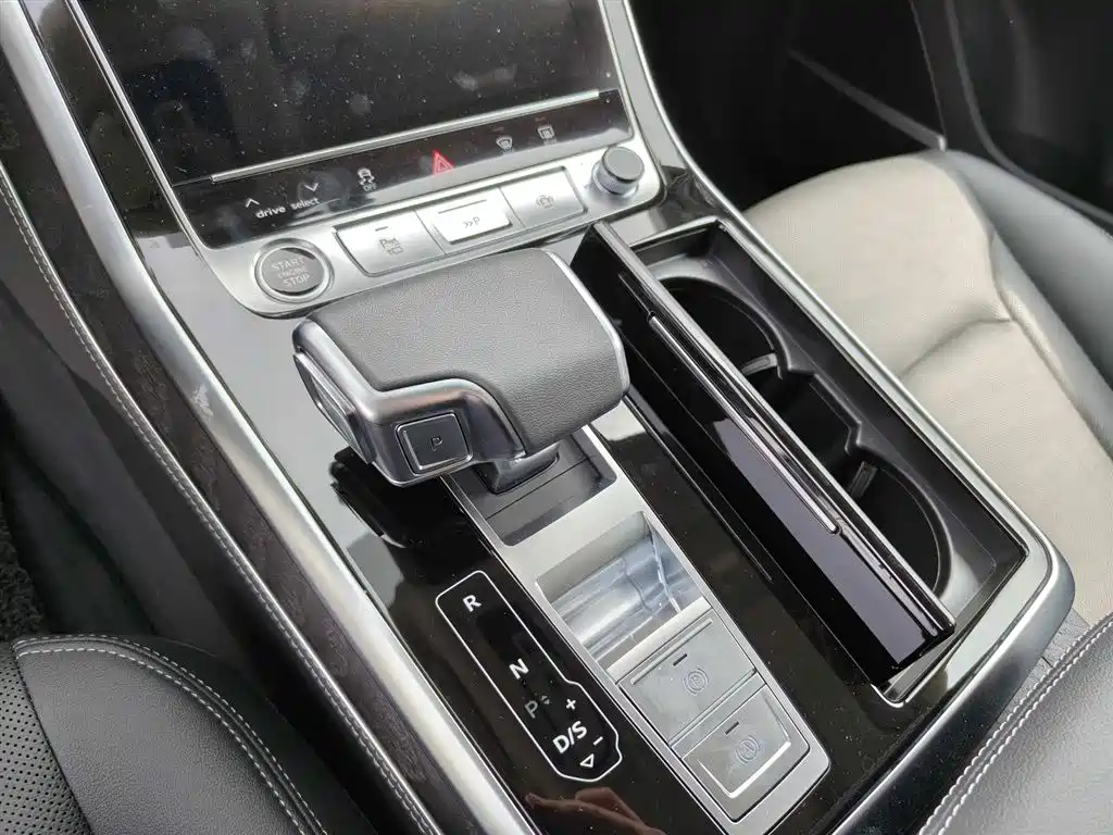 Audi Q8 2025 — фото 12