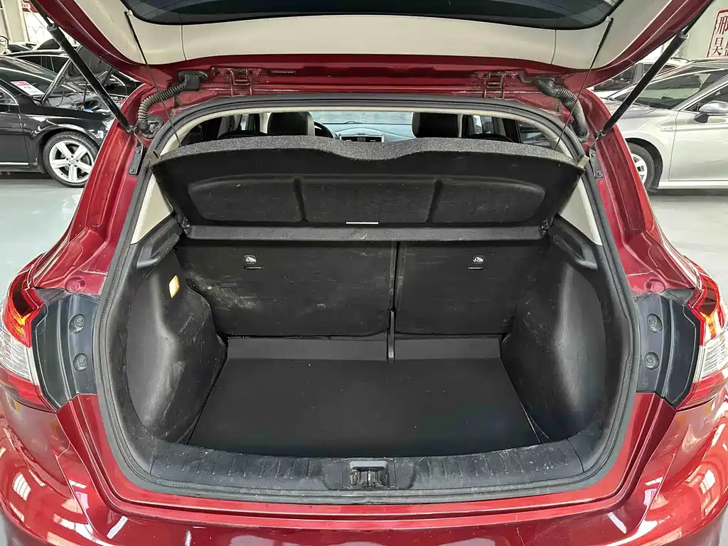 Nissan Tiida 2021 — фото 16
