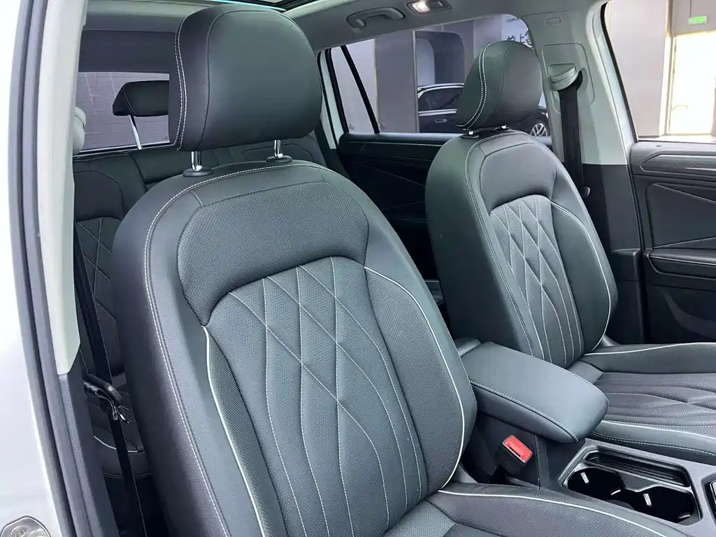 Volkswagen Tiguan L 2022 — фото 10