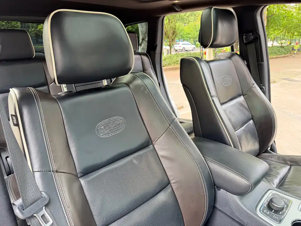 Jeep Grand Cherokee 2016 — фото 12