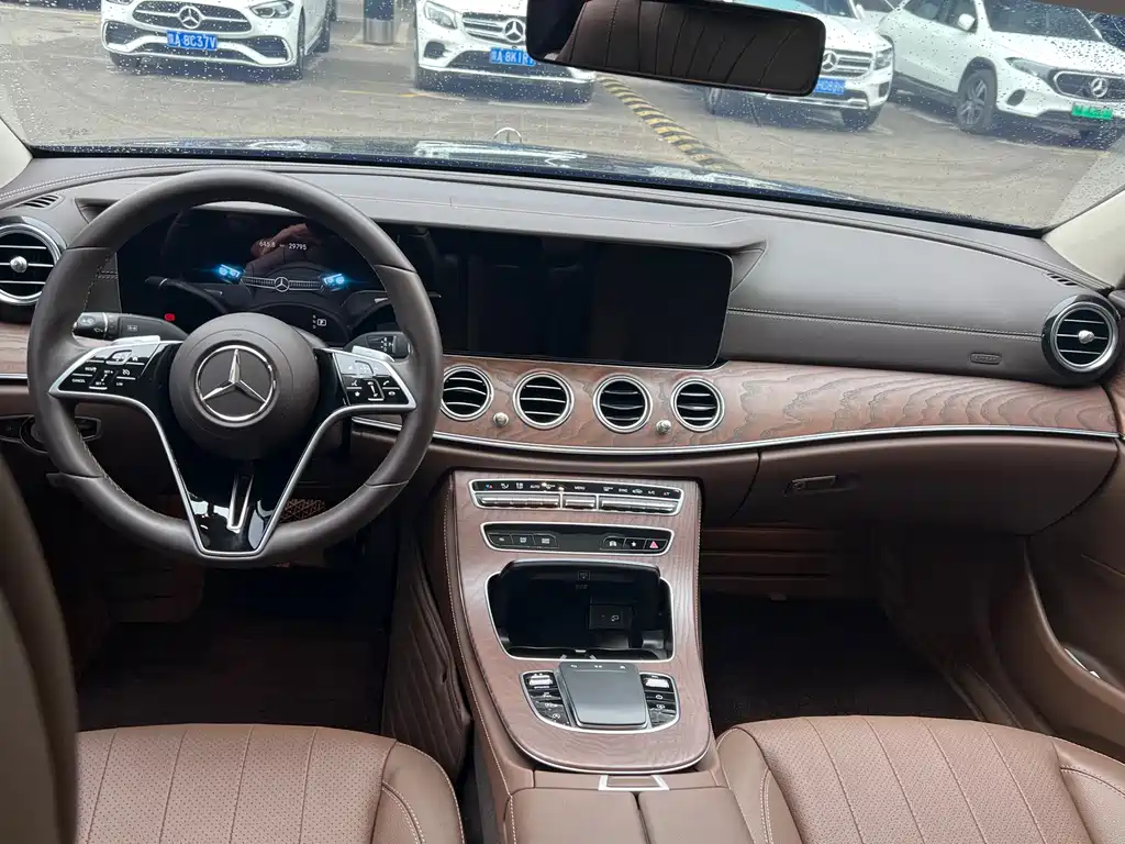 Mercedes-Benz E-Class 2023 — фото 19