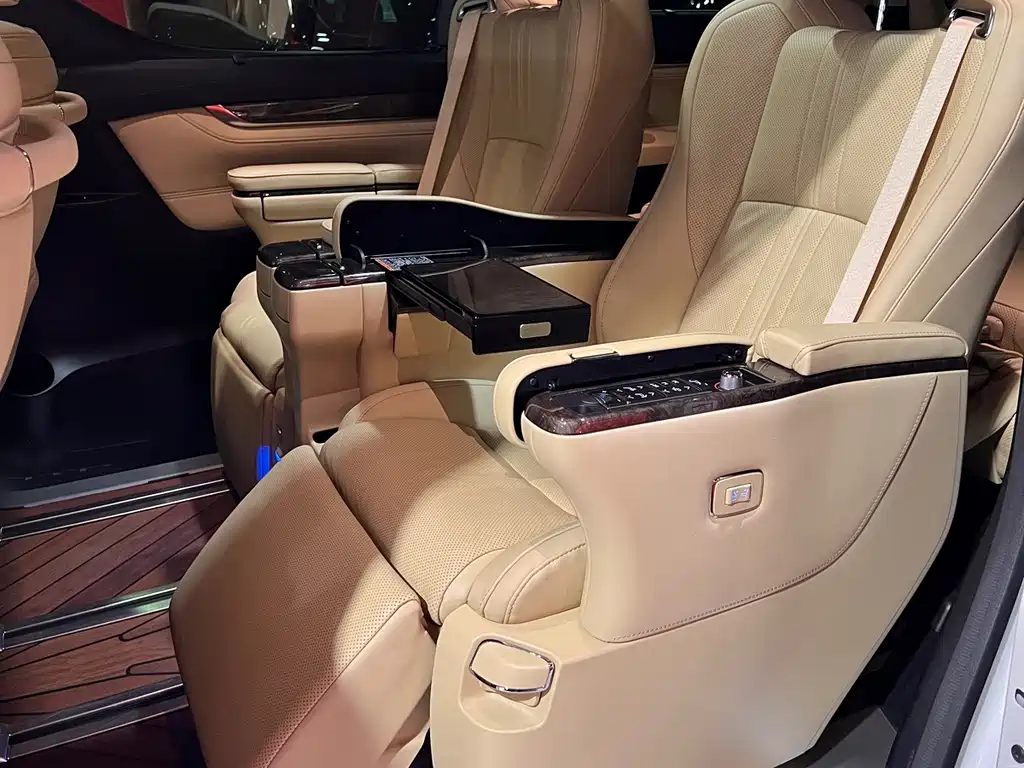 Toyota Vellfire 2022 — фото 11