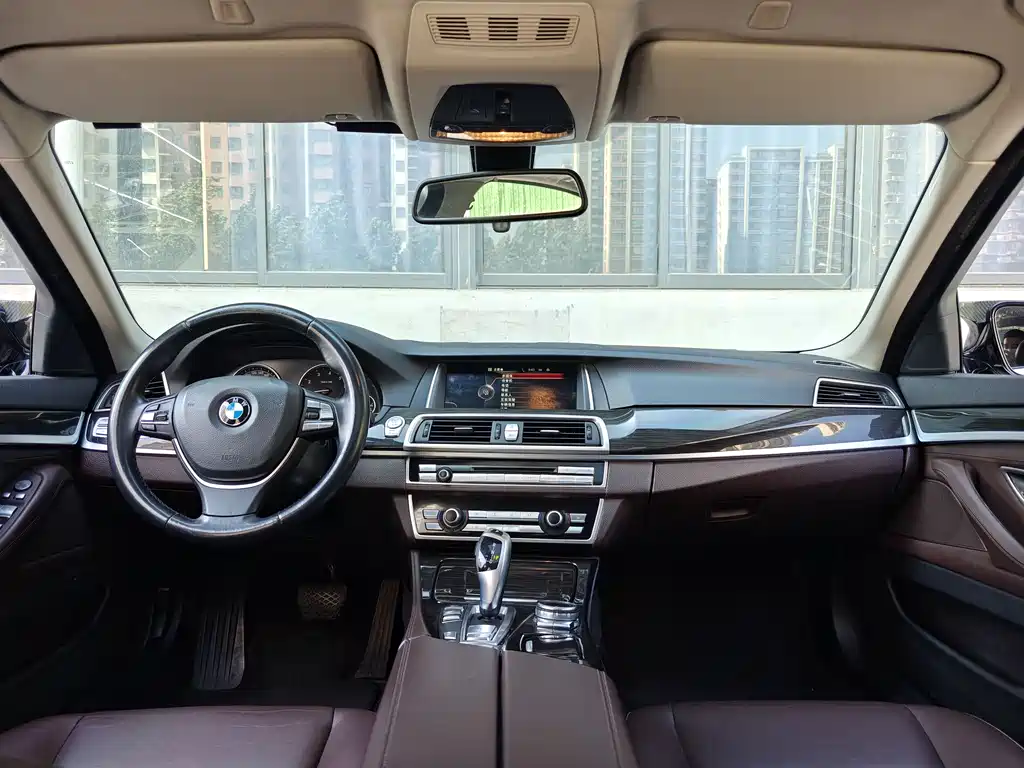 BMW 5 Series 2015 — фото 14