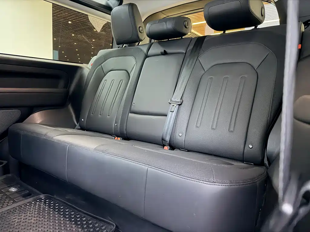 Land Rover Defender 2022 — фото 11
