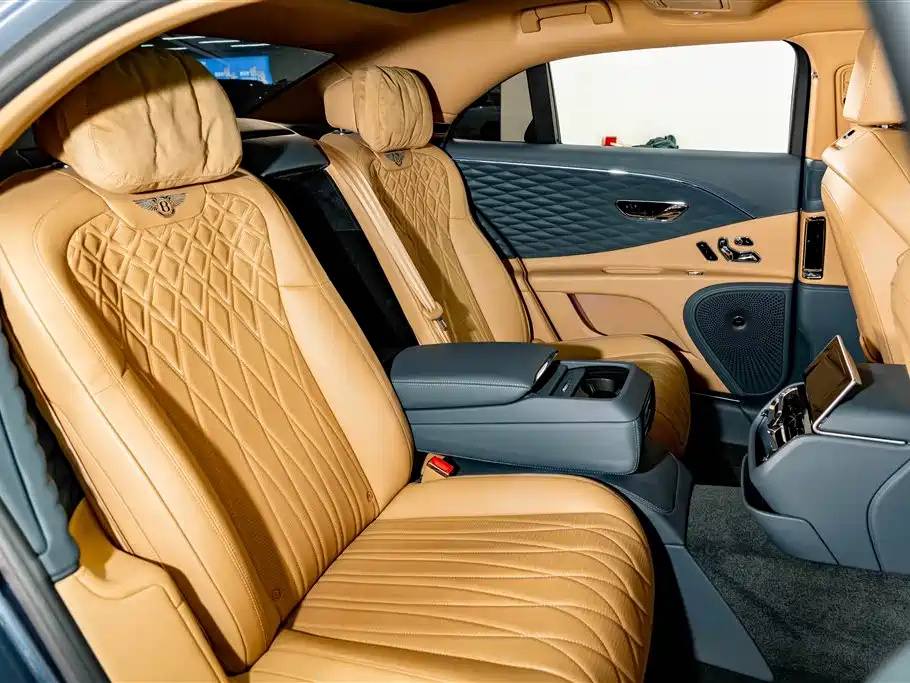 Bentley Flying Spur 2021 — фото 29