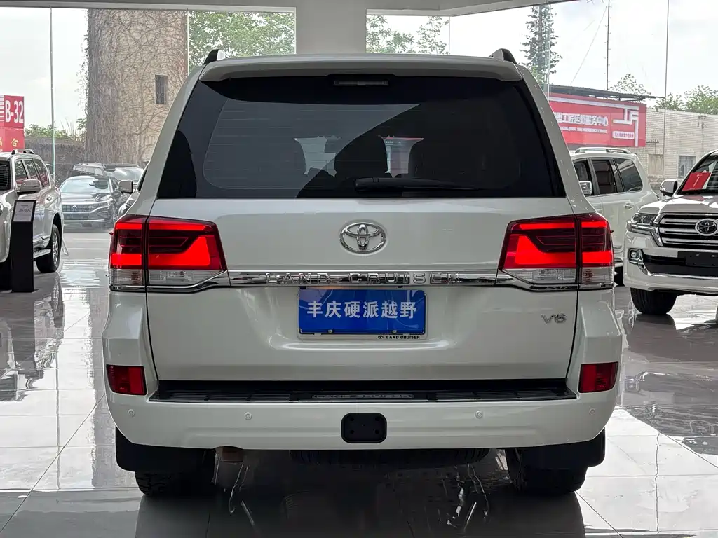 Toyota Land Cruiser 2018 — фото 4