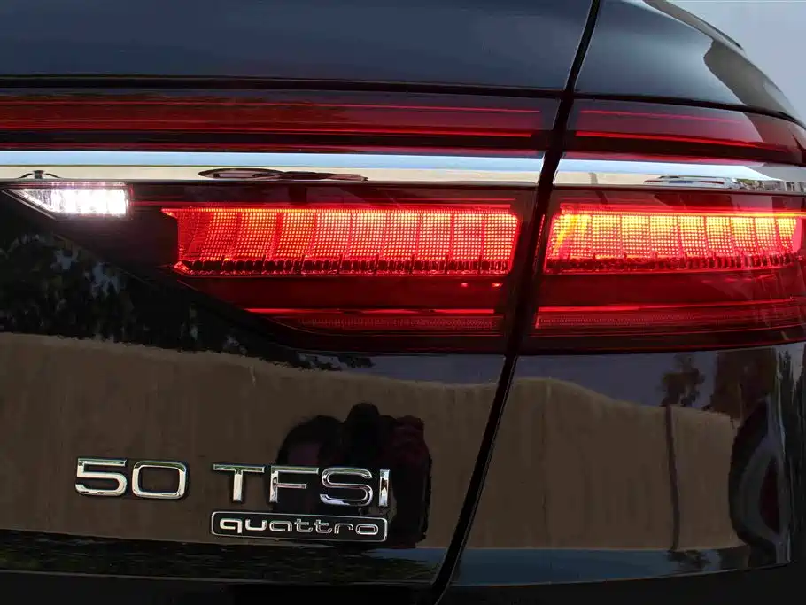Audi A8 2021 — фото 13