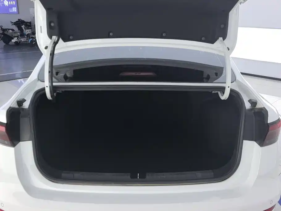 Geely Emgrand 2021