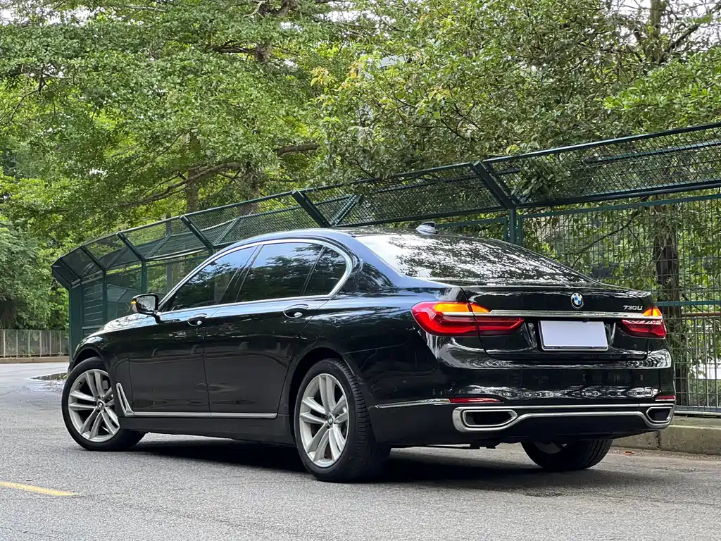 BMW 7 Series 2018 — фото 26