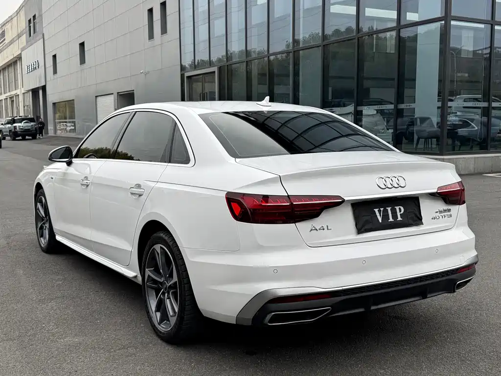 Audi A4L 2024 — фото 17