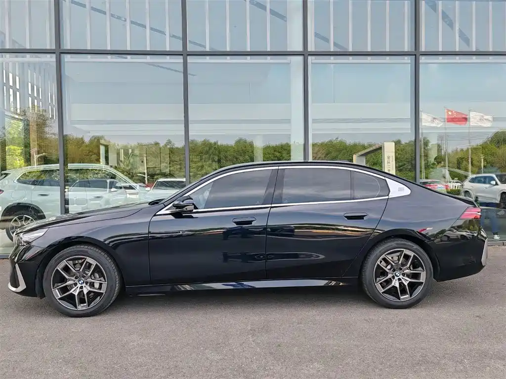 BMW 5 Series 2024