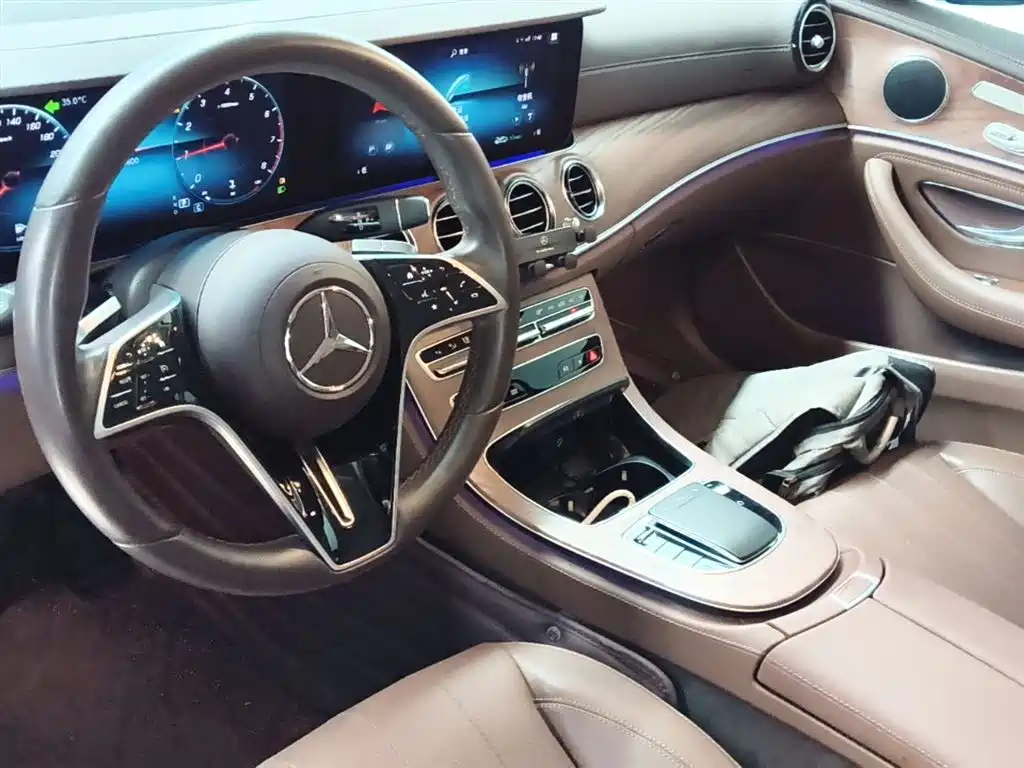 Mercedes-Benz E-Class 2023 — фото 10