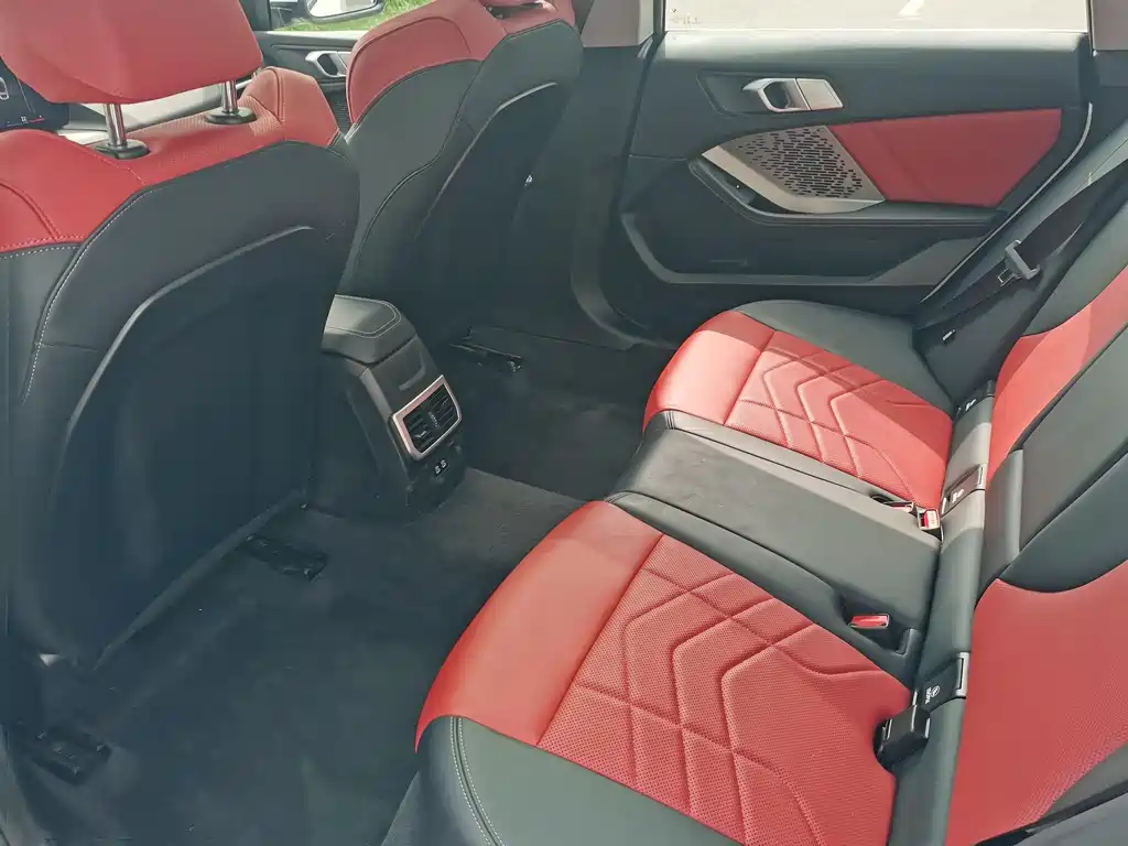 BMW 2 Series 2025 — фото 11