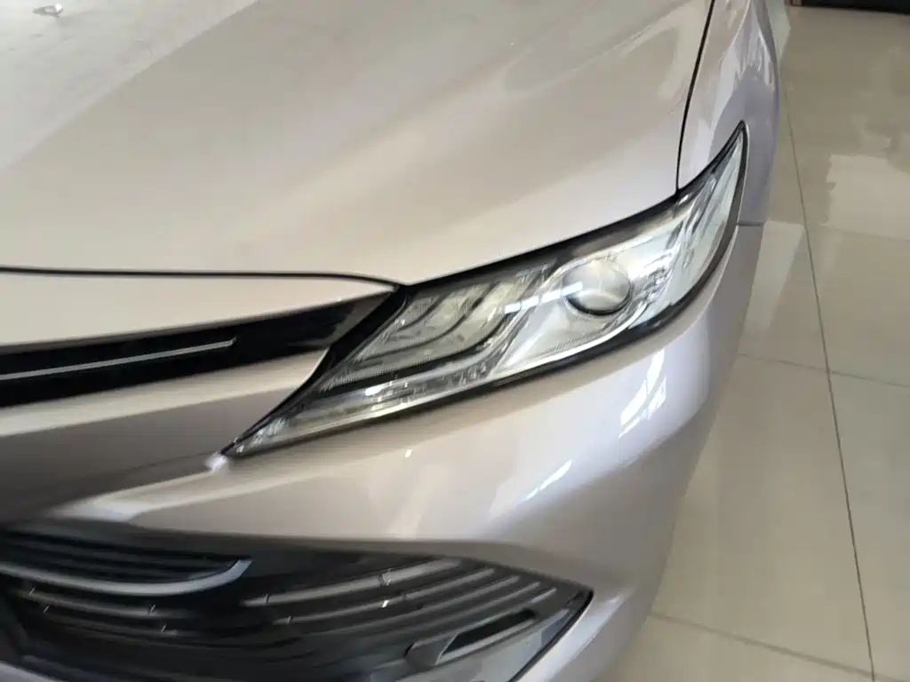 Toyota Camry 2018 — фото 24