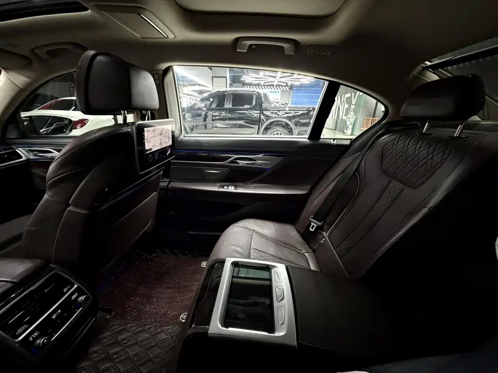BMW 7 Series 2016 — фото 17